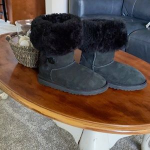 Black Bailey Button Ugg’s Girl’s Sz 4